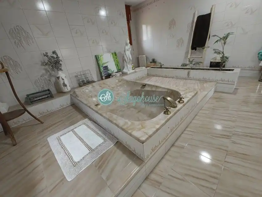 Bathroom of Houses for sale in Segovia  with Heating