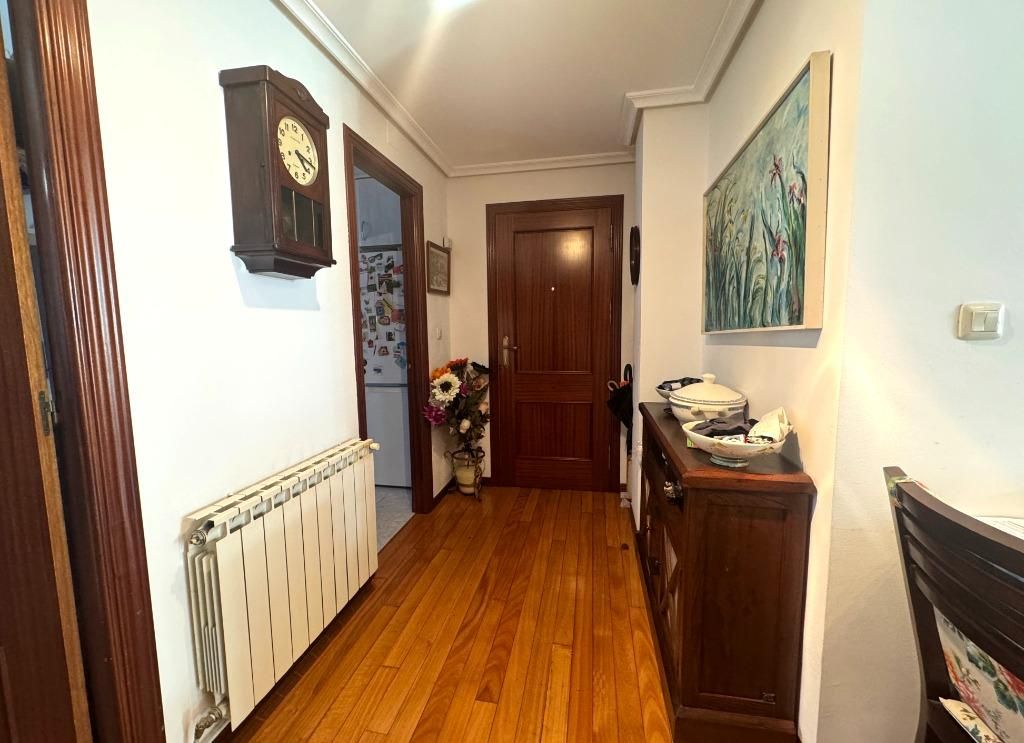 Pis en venda en Los Corrales de Buelna  amb Calefacció, Terrassa i Balcó