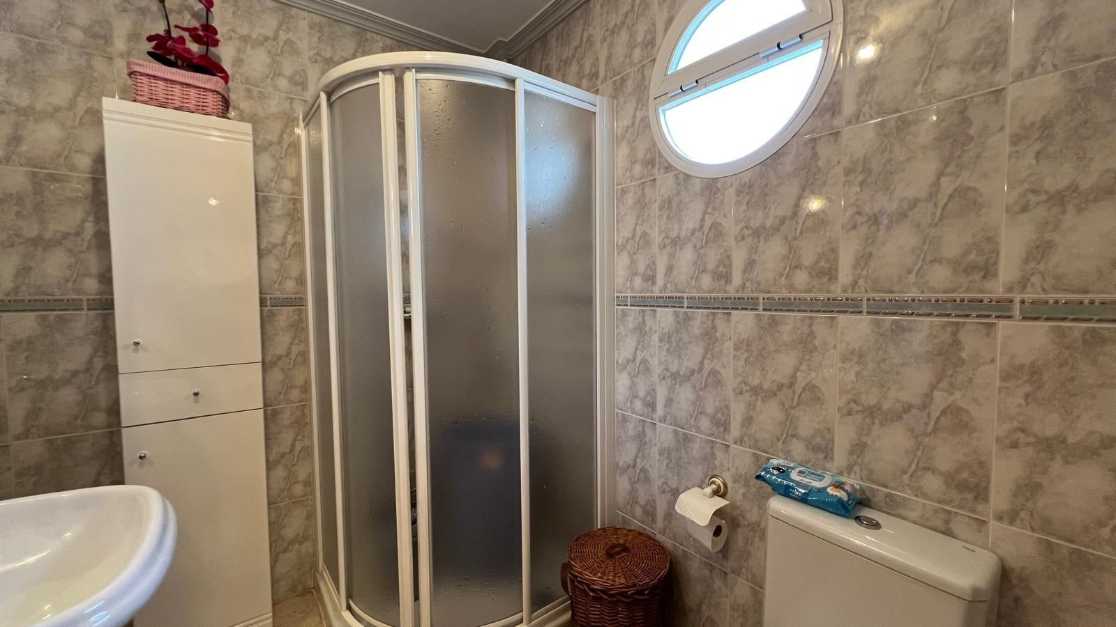 Bathroom of House or chalet for sale in La Nucia  with Air Conditioner, Private garden and Terrace