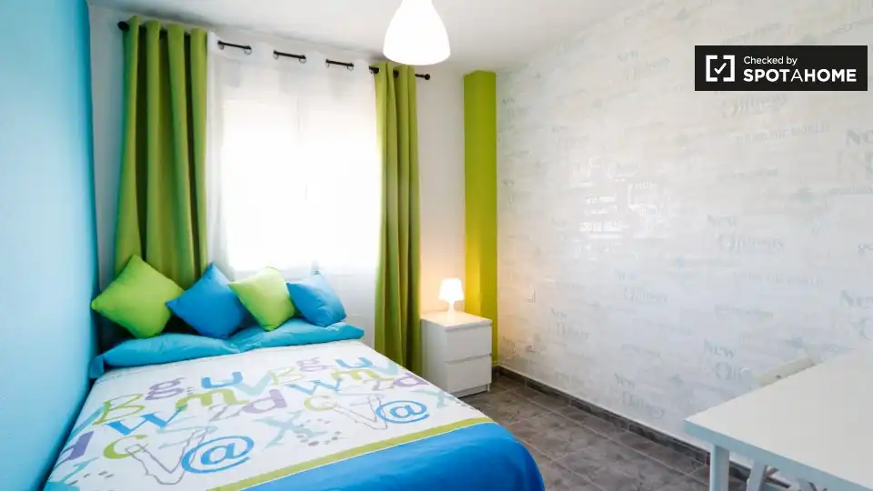 Habitación de Piso de alquiler en Alcalá de Henares con Aire acondicionado, Calefacción y Amueblado