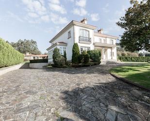 Vista exterior de Casa o xalet en venda en A Laracha   amb Terrassa i Piscina