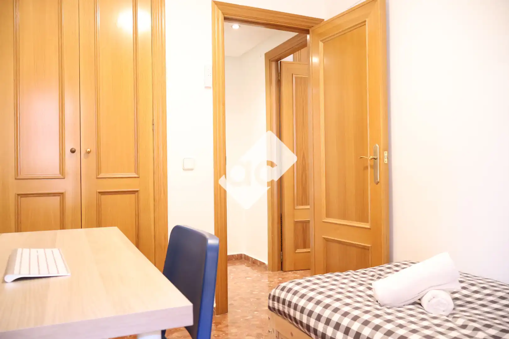 Habitación de Apartamento de alquiler en Valencia con Aire acondicionado, Calefacción y Amueblado