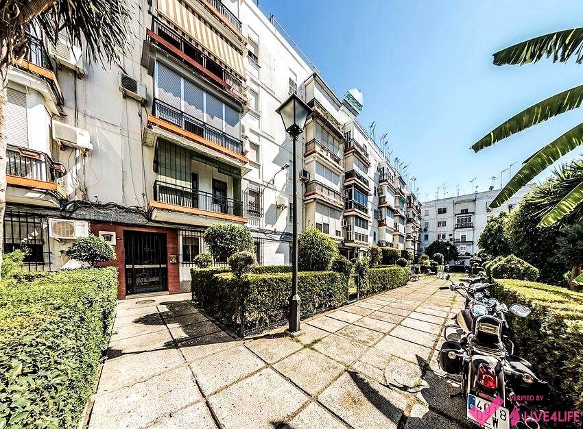 Vista exterior de Pis de lloguer en  Sevilla Capital amb Aire condicionat, Moblat i Balcó