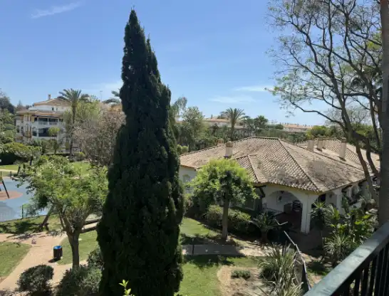 Apartament amb piscina en venda a Nueva Andalucía, imagen 2