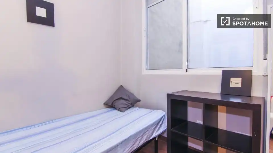 Habitación de Piso para compartir en Valencia con Aire acondicionado, Calefacción y Amueblado