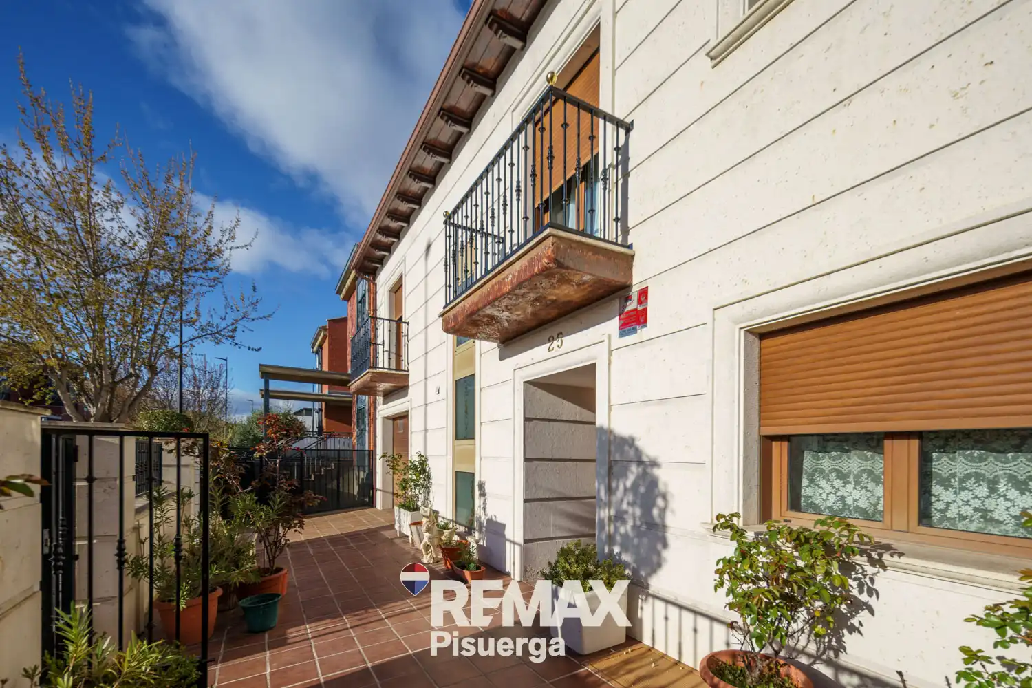 Vista exterior de Casa o chalet en venta en Laguna de Duero con Aire acondicionado, Calefacción y Jardín privado