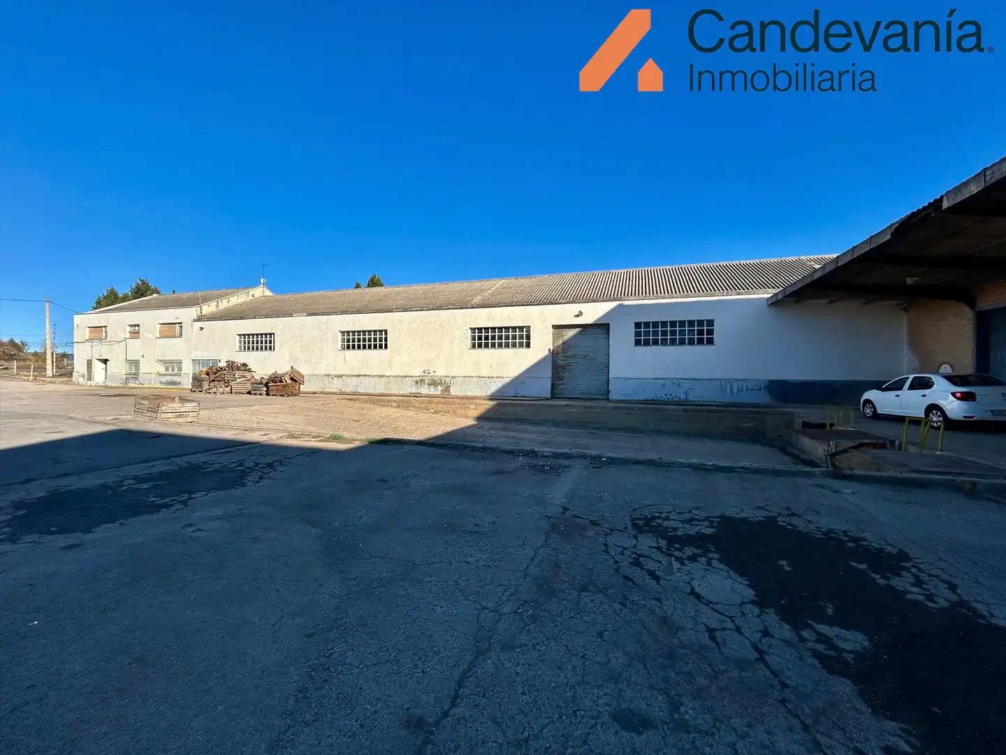 Vista exterior de Nave industrial en venta en Zuera