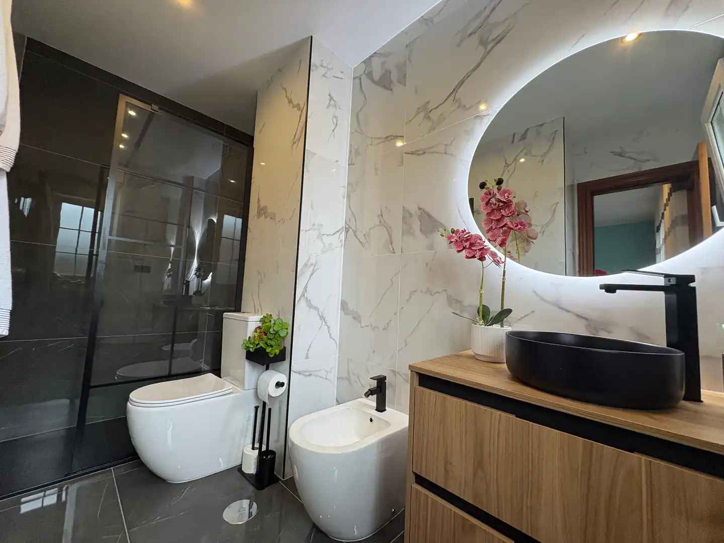 Badezimmer von Einfamilien-Reihenhaus zum Verkauf in Carreño mit Heizung, Parkett und Terrasse