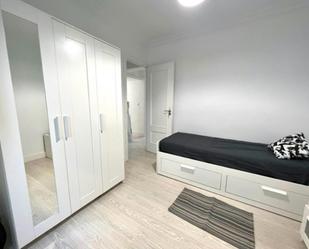 Bedroom of Flat to share in  Madrid Capital  with Heating and Washing machine