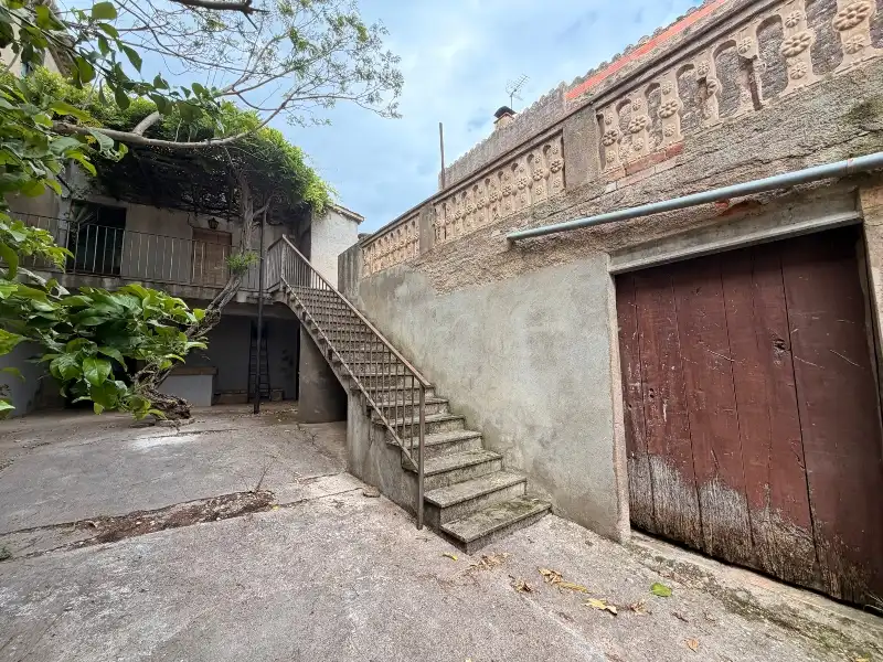 Vista exterior de Casa o xalet en venda en Saus, Camallera i Llampaies amb Terrassa i Balcó