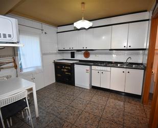 Cuina de Casa adosada en venda en Noja amb Calefacció, Terrassa i Moblat
