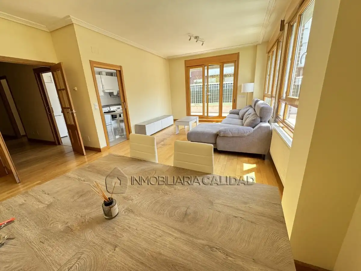 Vista exterior de Piso en venta en Burgos con Calefacción, Trastero y Piscina