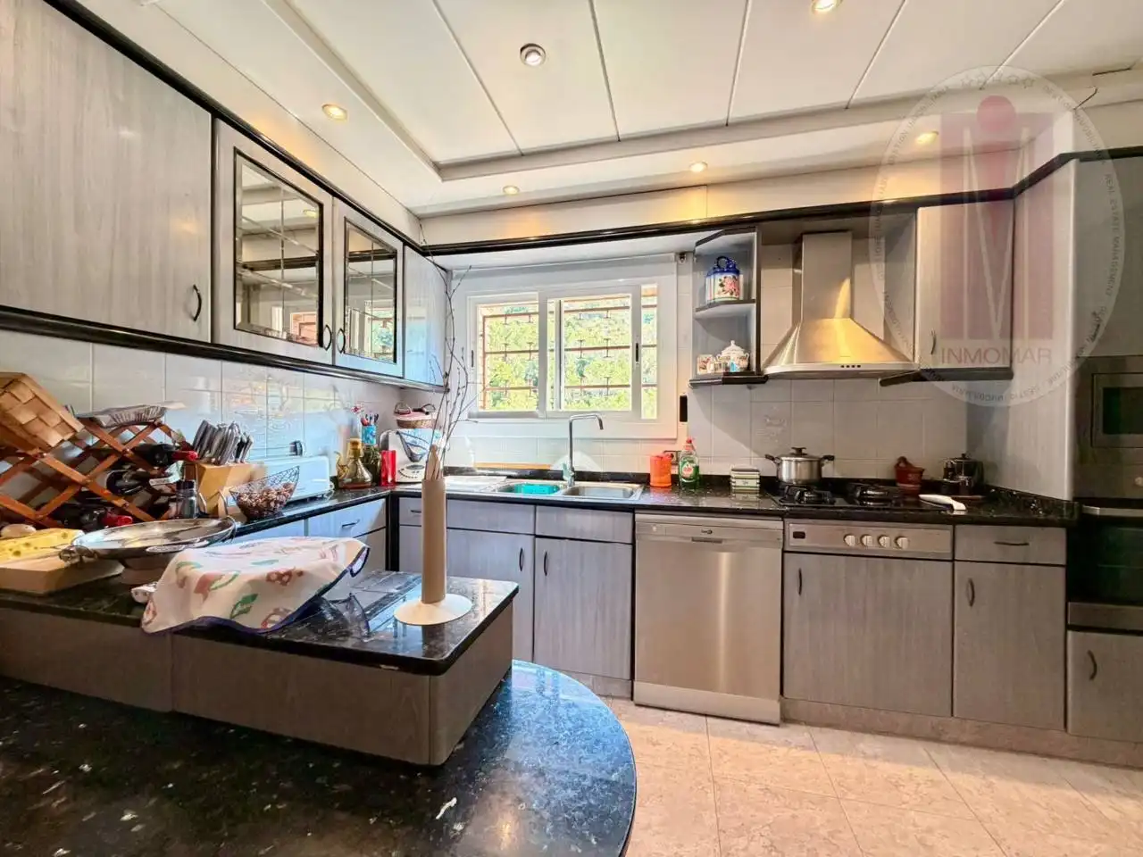 Cocina de Casa adosada en venta en Sitges con Aire acondicionado, Calefacción y Jardín privado
