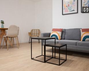 Living room of Flat to rent in  Madrid Capital  with Air Conditioner, Heating and Furnished