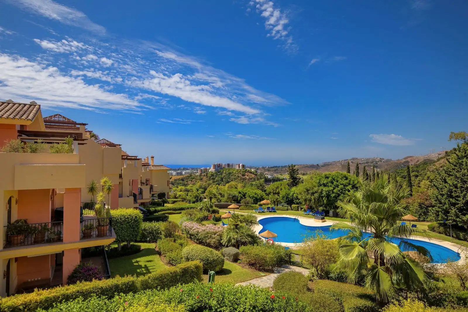 Flat with pool for sale in Calle Los Arqueros 100