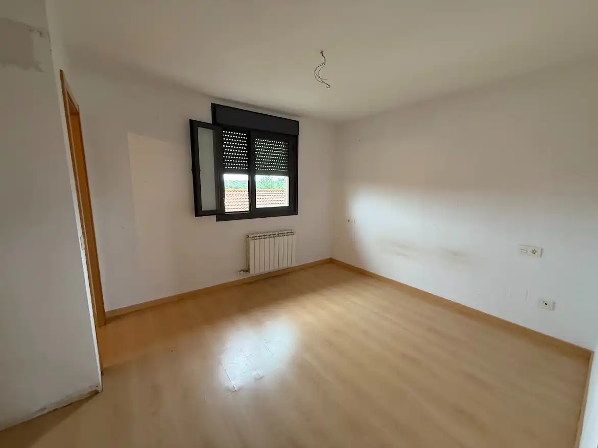 Dormitori de Casa adosada en venda en Garrafe de Torío amb Calefacció, Jardí privat i Parquet