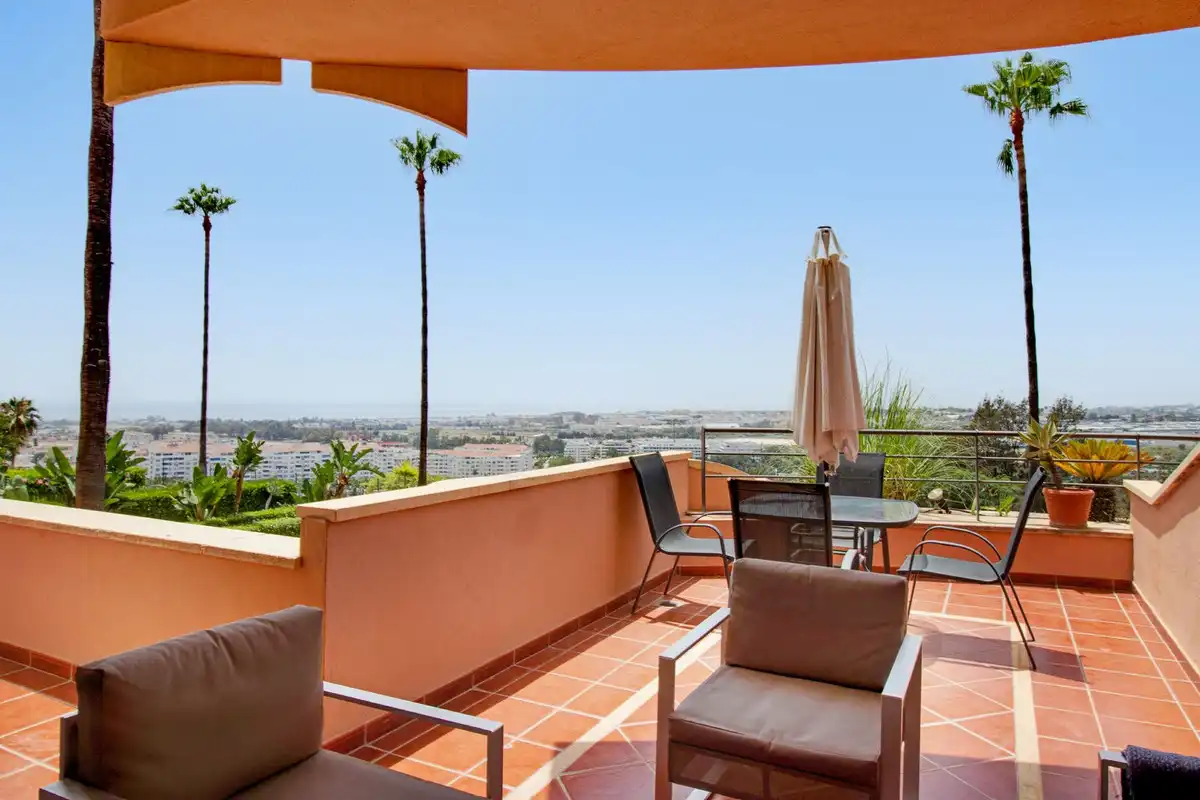 Appartamento con terrazza in vendita a Nueva Andalucía, imagen 2