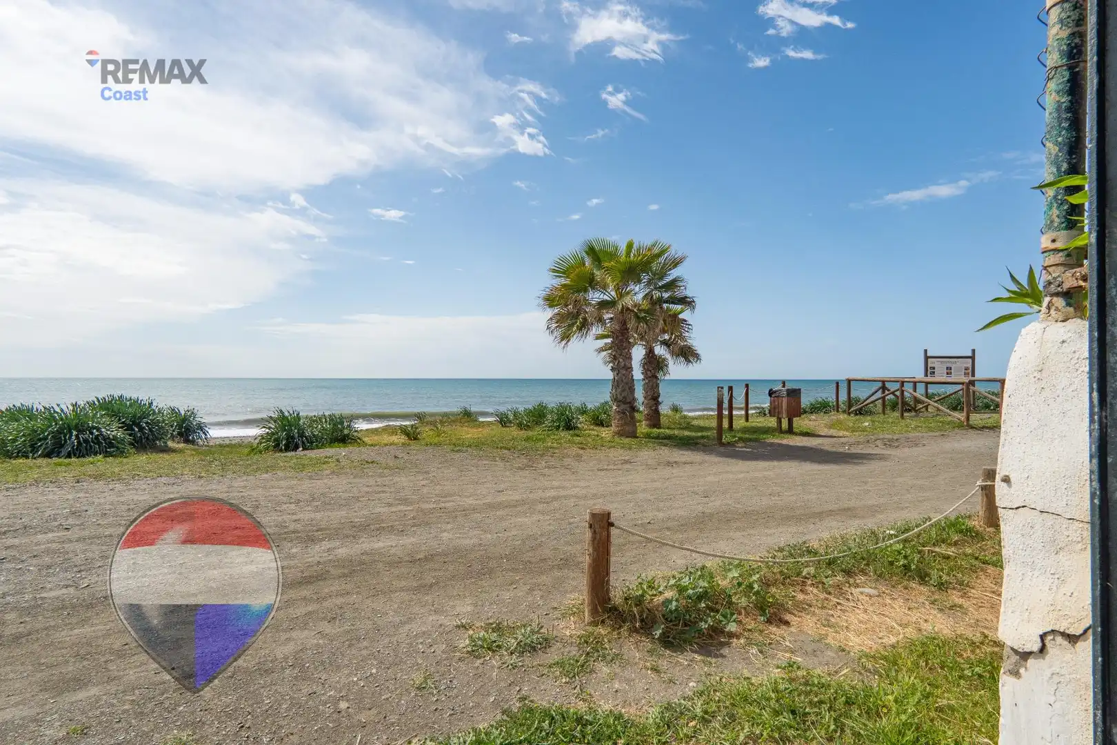 Wohnung zum Verkauf in Rincón de la Victoria mit Privatgarten, Terrasse und Gemeinschaftspool