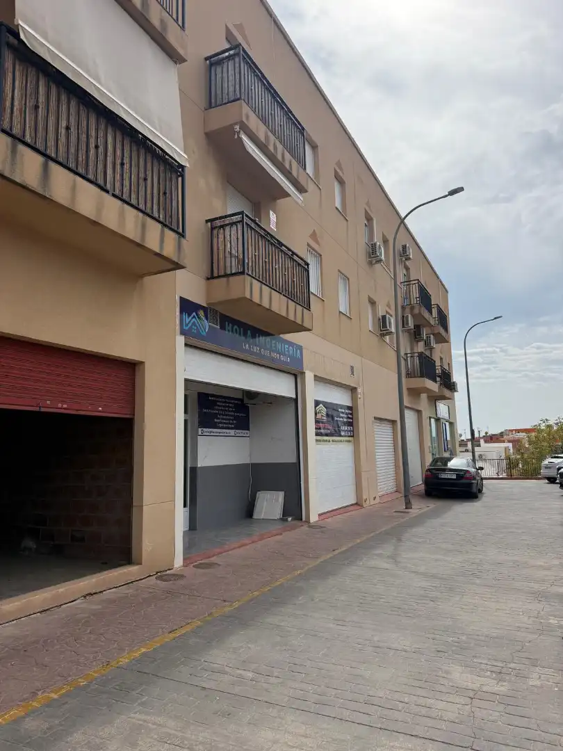 Vista exterior de Local en venta en Huércal de Almería, Almería