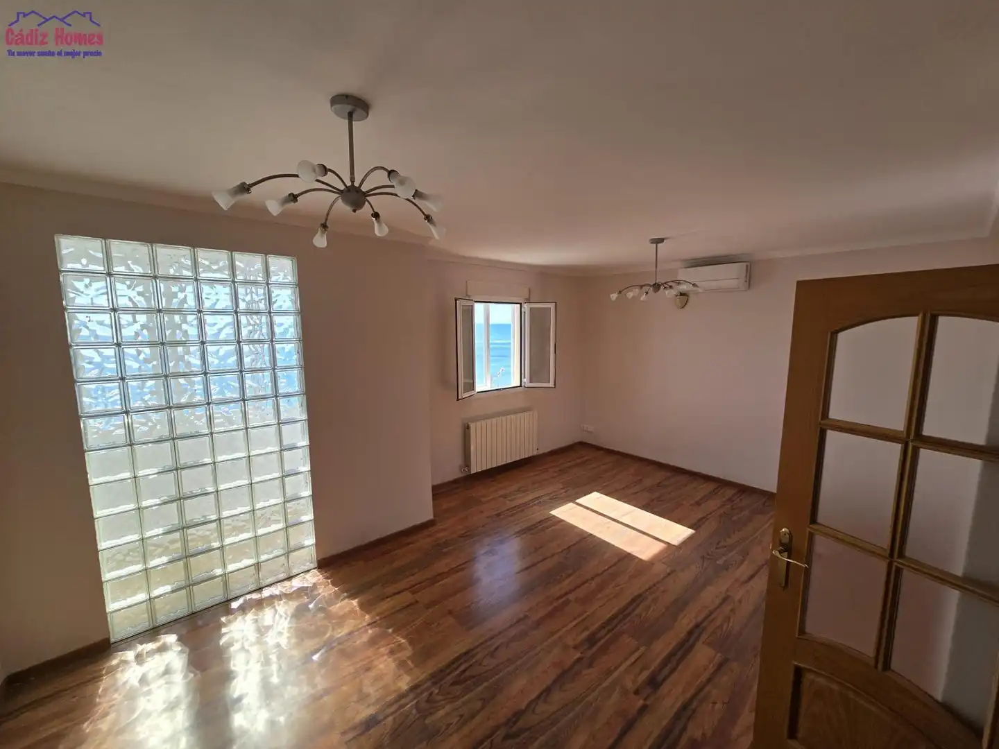 Sala d'estar de Pis en venda en Cádiz amb Aire condicionat i Terrassa