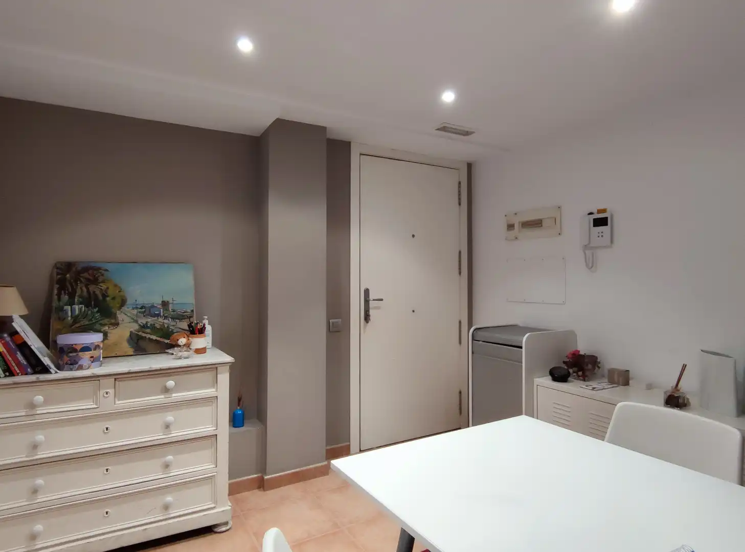 Schlafzimmer von Büro zur Miete in Tiana mit Möbliert