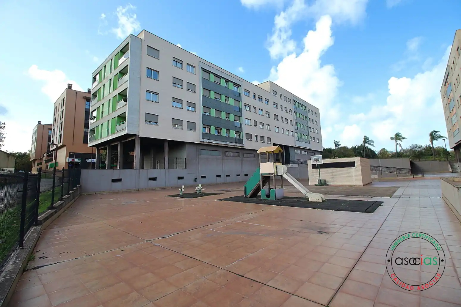 Vista exterior de Pis en venda en Gijón  amb Calefacció i Traster