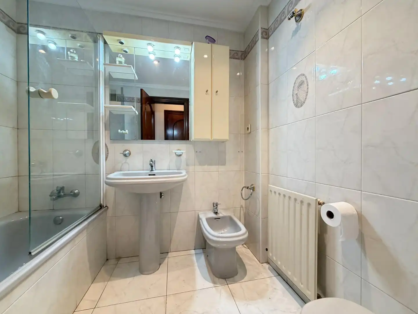 Baño de Piso en venta en Gijón  con Calefacción, Parquet y Terraza