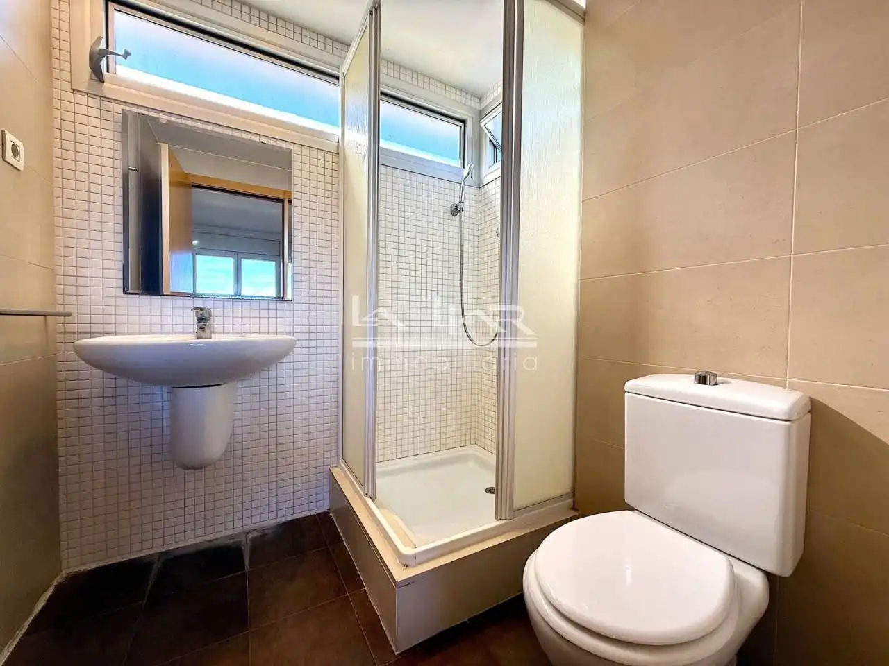 Baño de Piso en venta en Vic con Calefacción, Parquet y Terraza