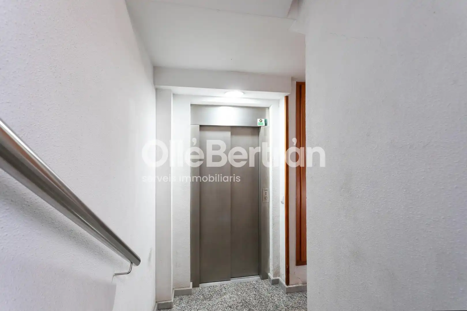 Piso en venta en Barcelona con Calefacción, Horno y TV