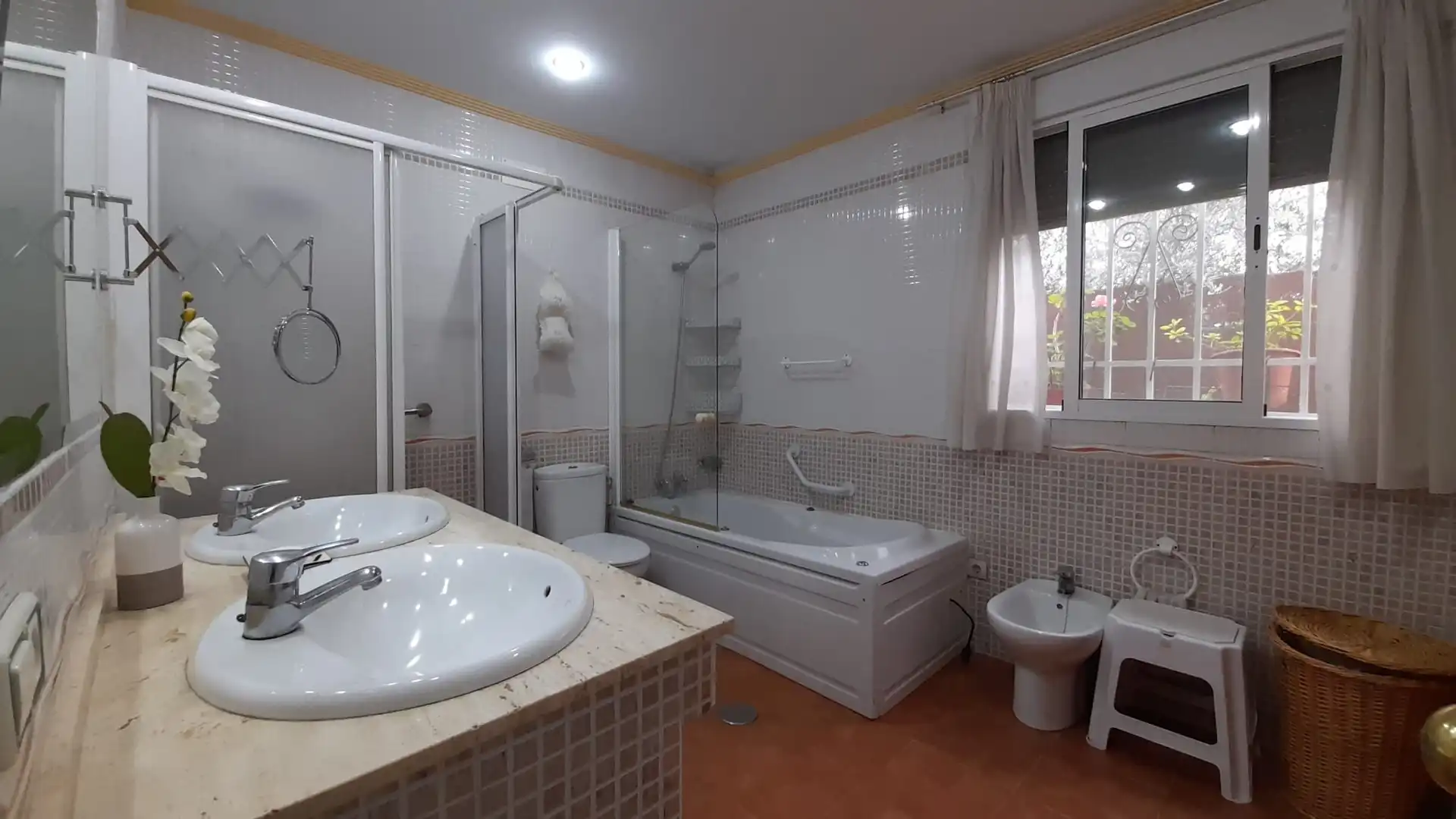Bathroom of Houses for sale in Córdoba  with Air Conditioner, Heating and Private garden