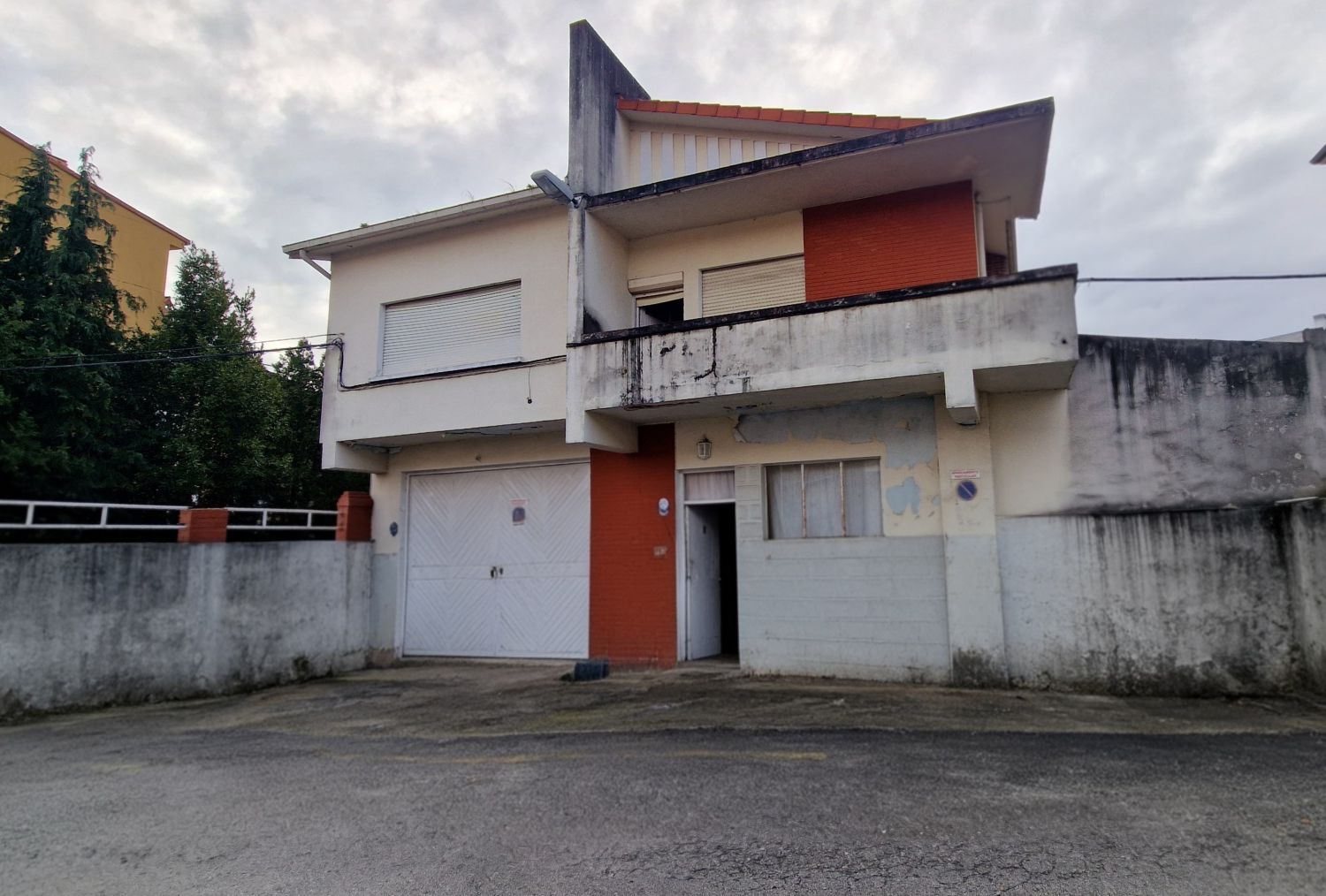 Exterior view of House or chalet for sale in Torrelavega   with Terrace, Storage room and Balcony