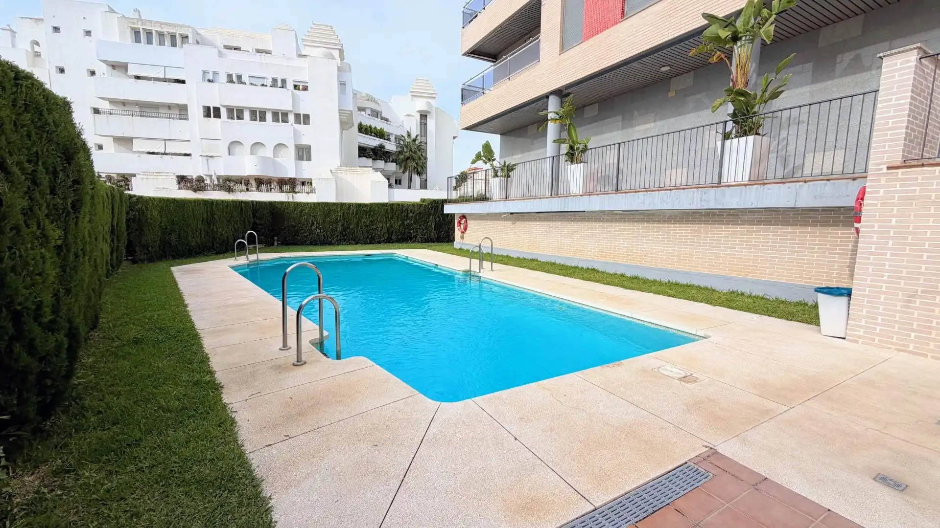 Swimming pool of Flat for rent in El Bajondillo