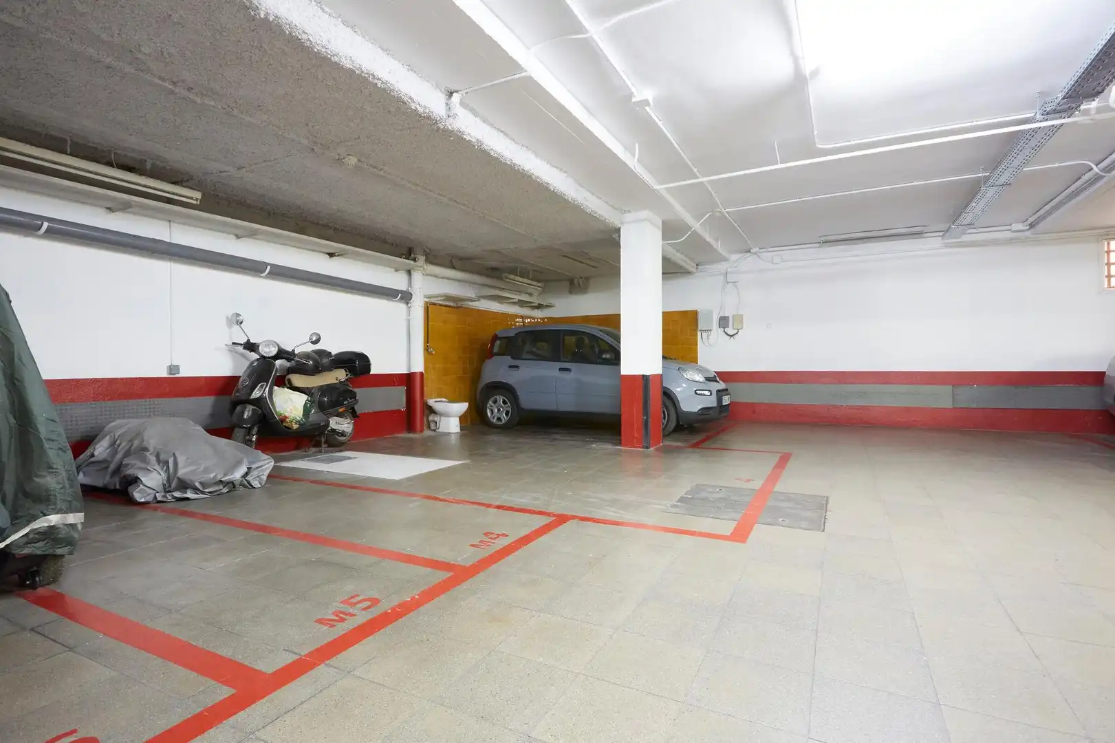 Parkplatz von Wohnung zur Miete in Barcelona mit Klimaanlage, Terrasse und Abstellraum