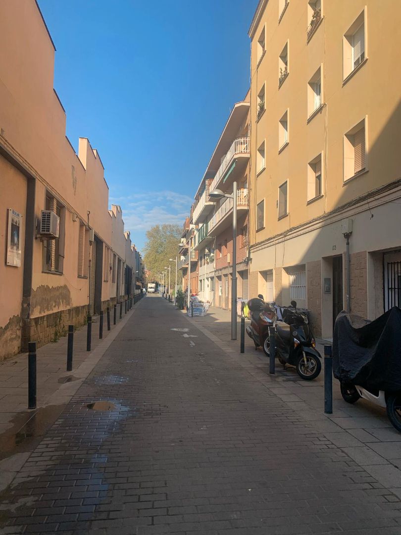 Vista exterior de Local en venta en  Barcelona Capital con Alarma