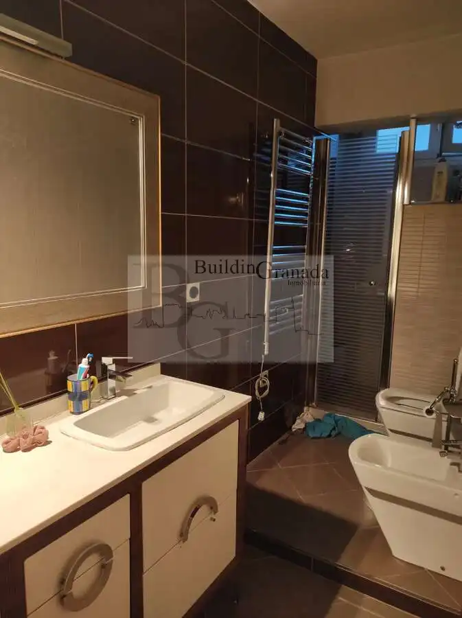 Baño de Ático de alquiler en Granada con Calefacción, Amueblado y Microondas