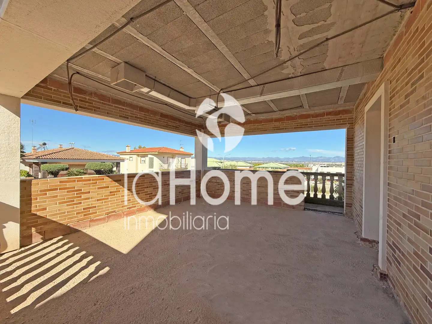 Vista exterior de Casa o xalet en venda en Riba-roja de Túria amb Terrassa, Piscina i Balcó