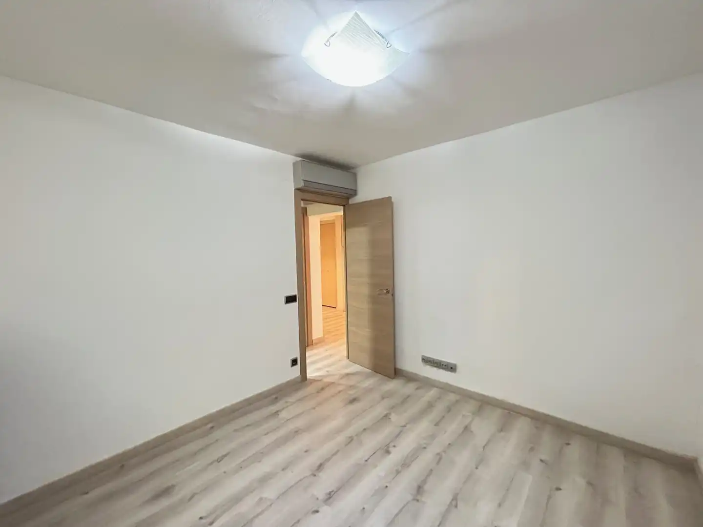 Flat for sale in L'Hospitalet de Llobregat  with Air Conditioner, Heating and Oven
