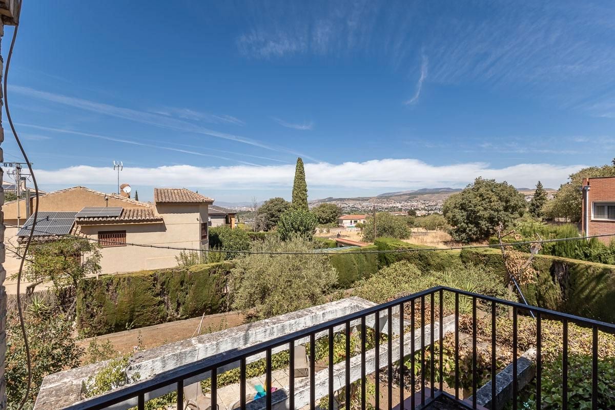 Vista exterior de Casa o xalet en venda en Cájar amb Terrassa, Traster i Piscina