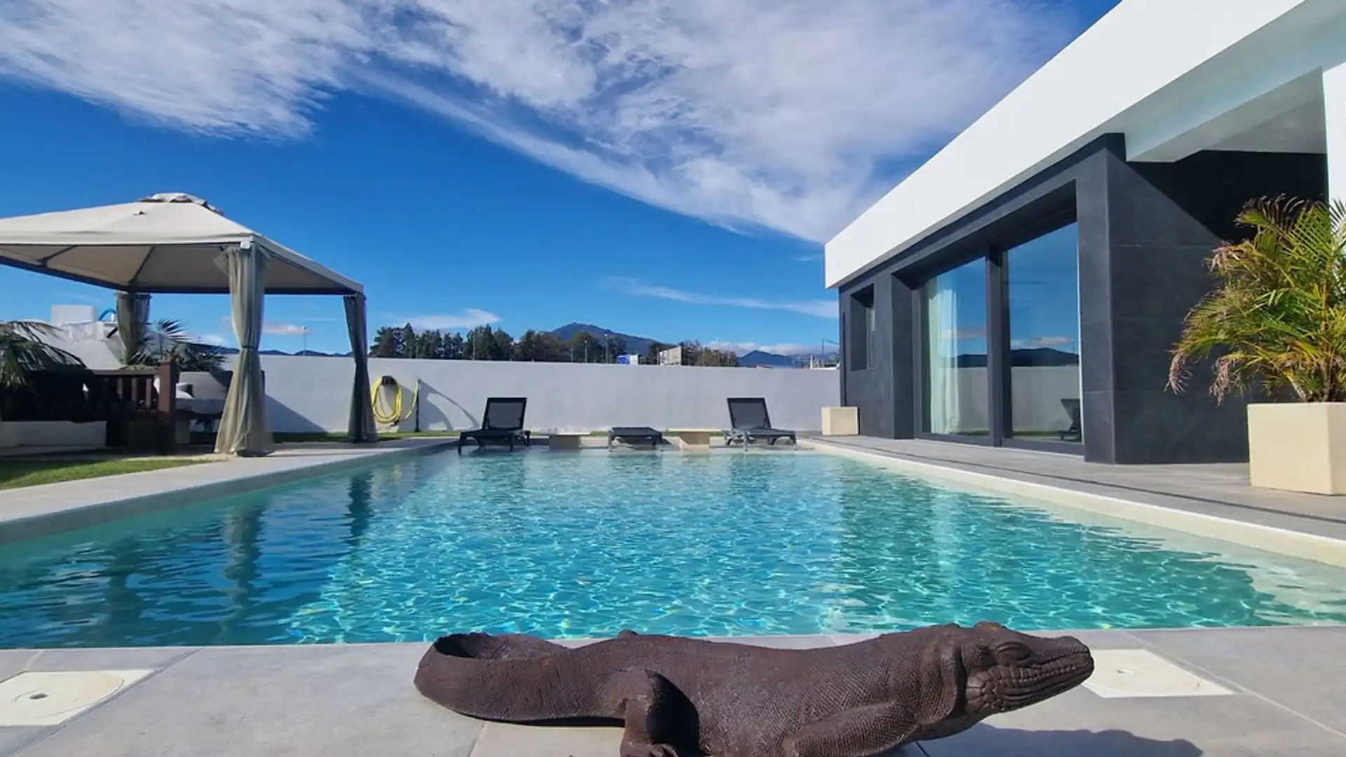 Swimming pool of Houses for sale in Marbella  with Air Conditioner, Private garden and Terrace