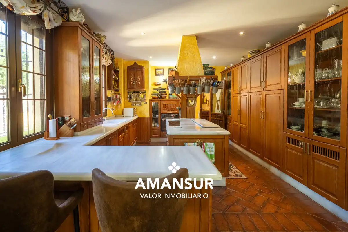 Chalet con piscina en venta en Avenida del Almendro, imagen 43