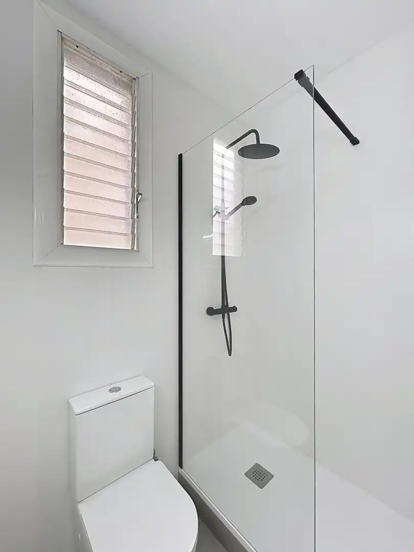 Bathroom of Flat for sale in Barcelona  with Furnished and Alarm