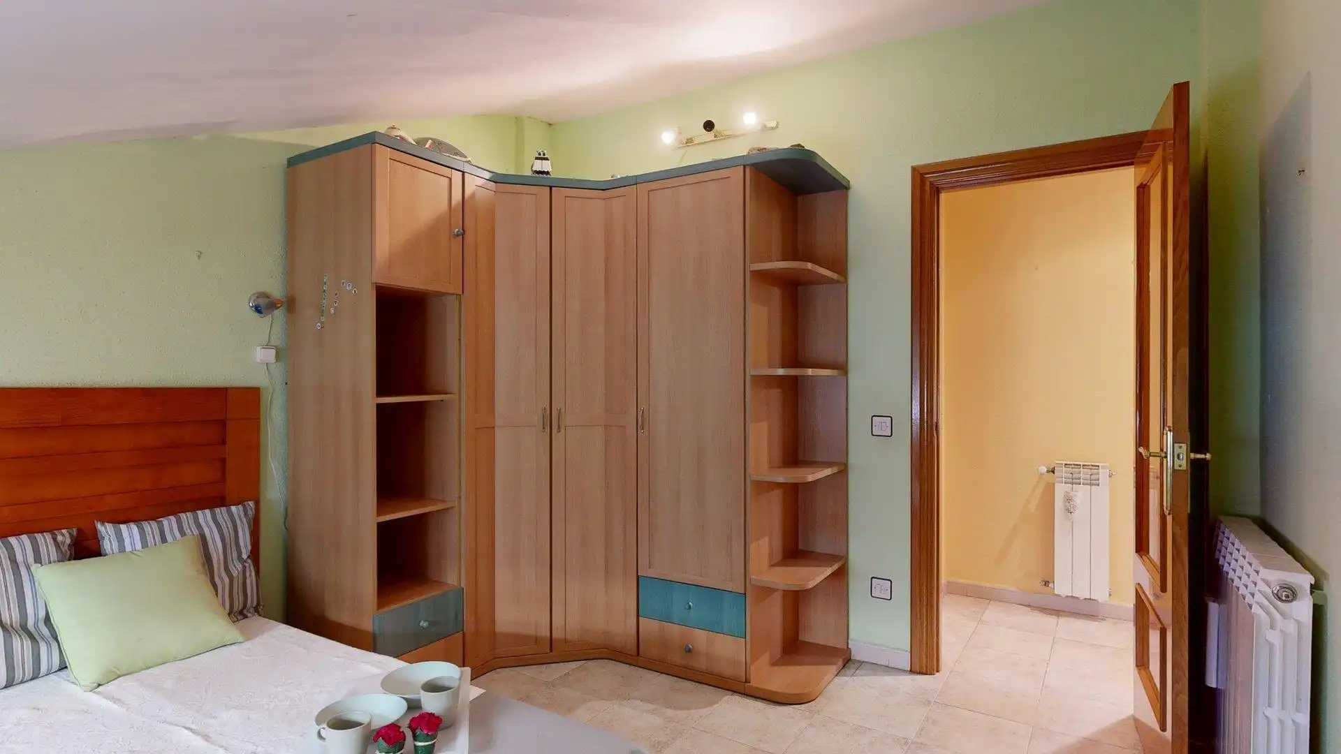 Dormitori de Casa o xalet en venda en Zaragoza amb Calefacció, Terrassa i Moblat