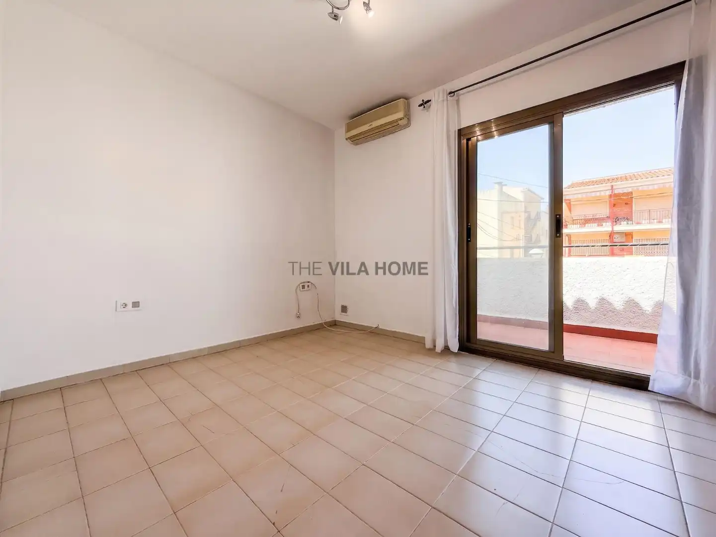 Dormitori de Casa adosada en venda en Cubelles amb Jardí privat, Terrassa i Traster