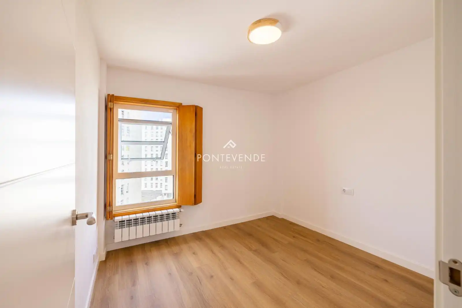 Schlafzimmer von Wohnung zum Verkauf in Vigo  mit Heizung