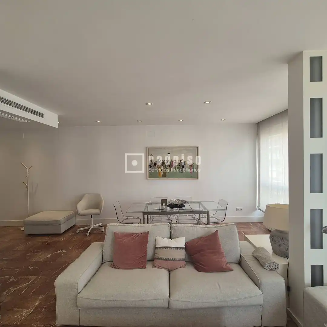 Living room of Flat for rent in Sevilla  with Air Conditioner, Terrace and Storage room