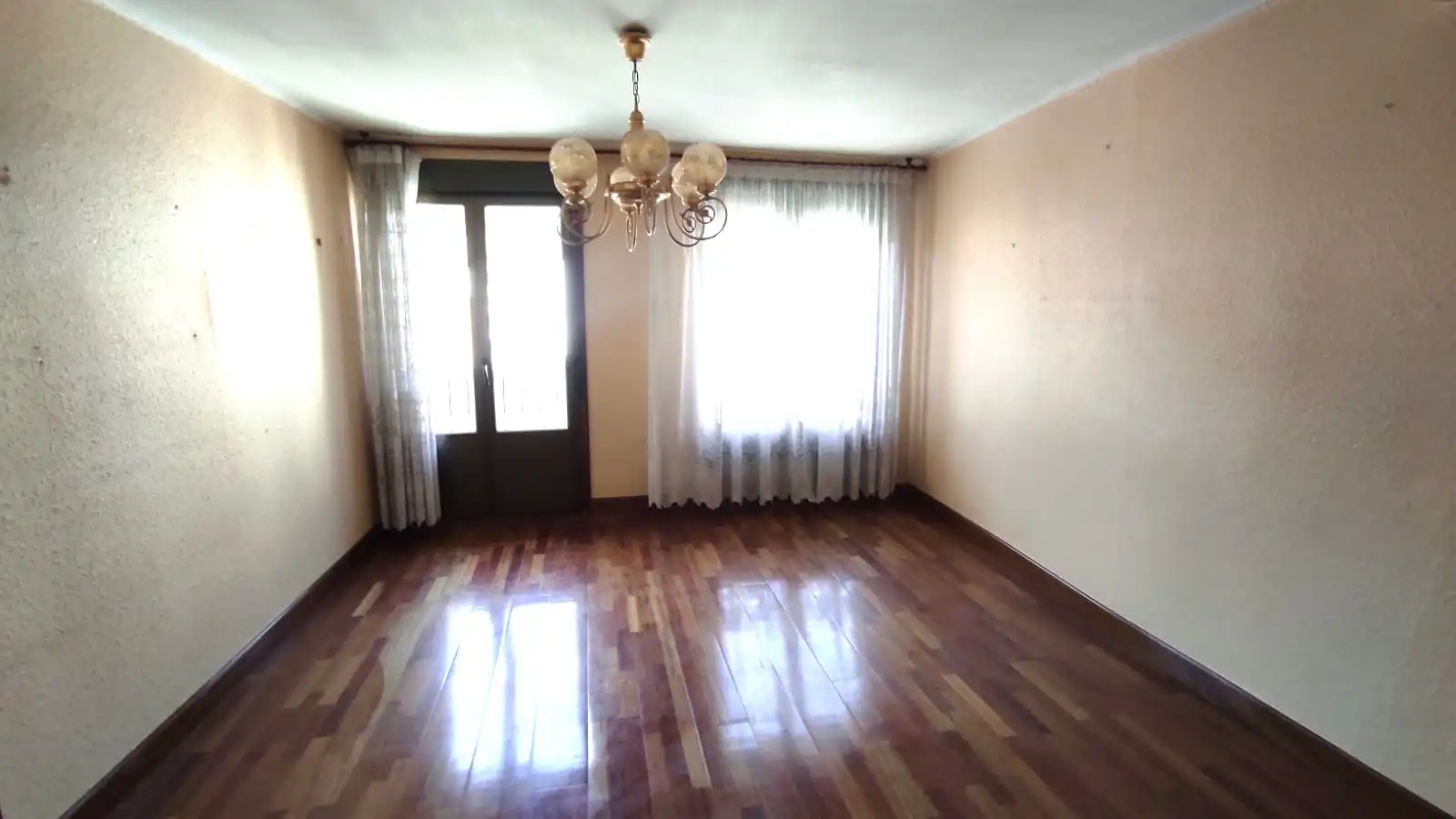 Sala de estar de Piso en venta en Eibar con Calefacción, Trastero y Horno