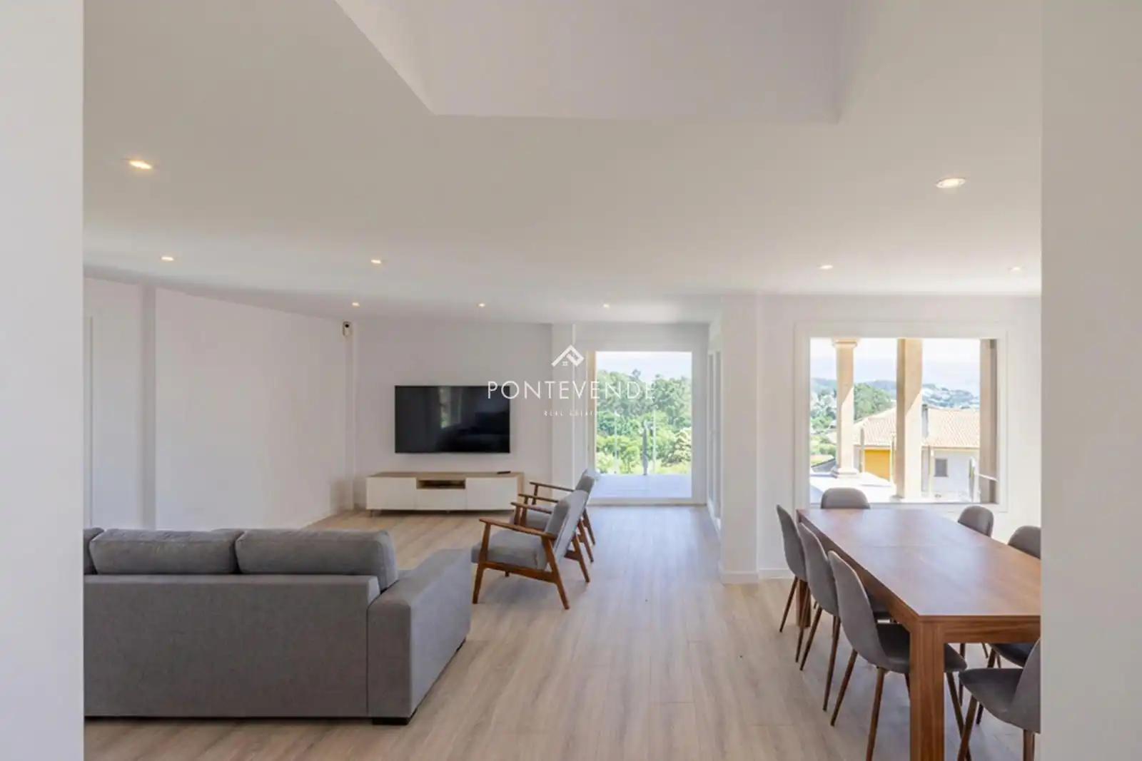 Living room of Houses for sale in Sanxenxo  with Private garden, Parquet flooring and Terrace