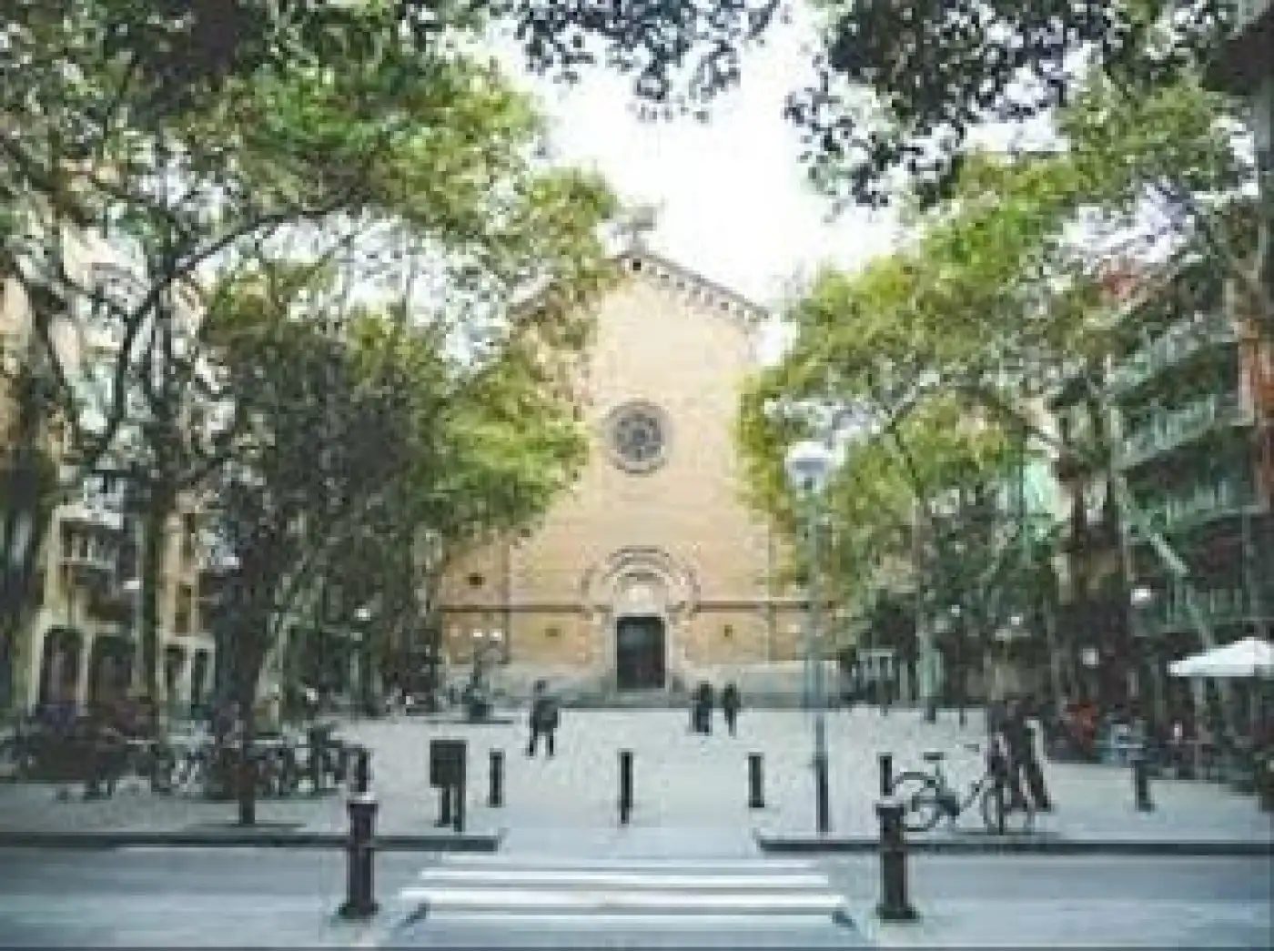 Vista exterior de Edifici en venda en Barcelona