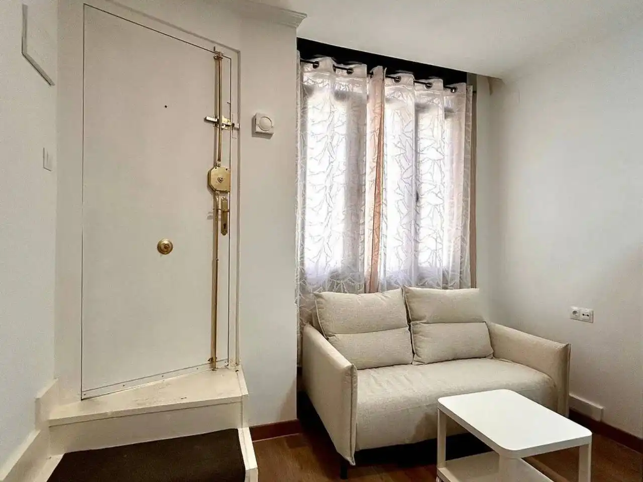 Sala de estar de Estudio en venta en Barcelona con Aire acondicionado, Calefacción y Parquet