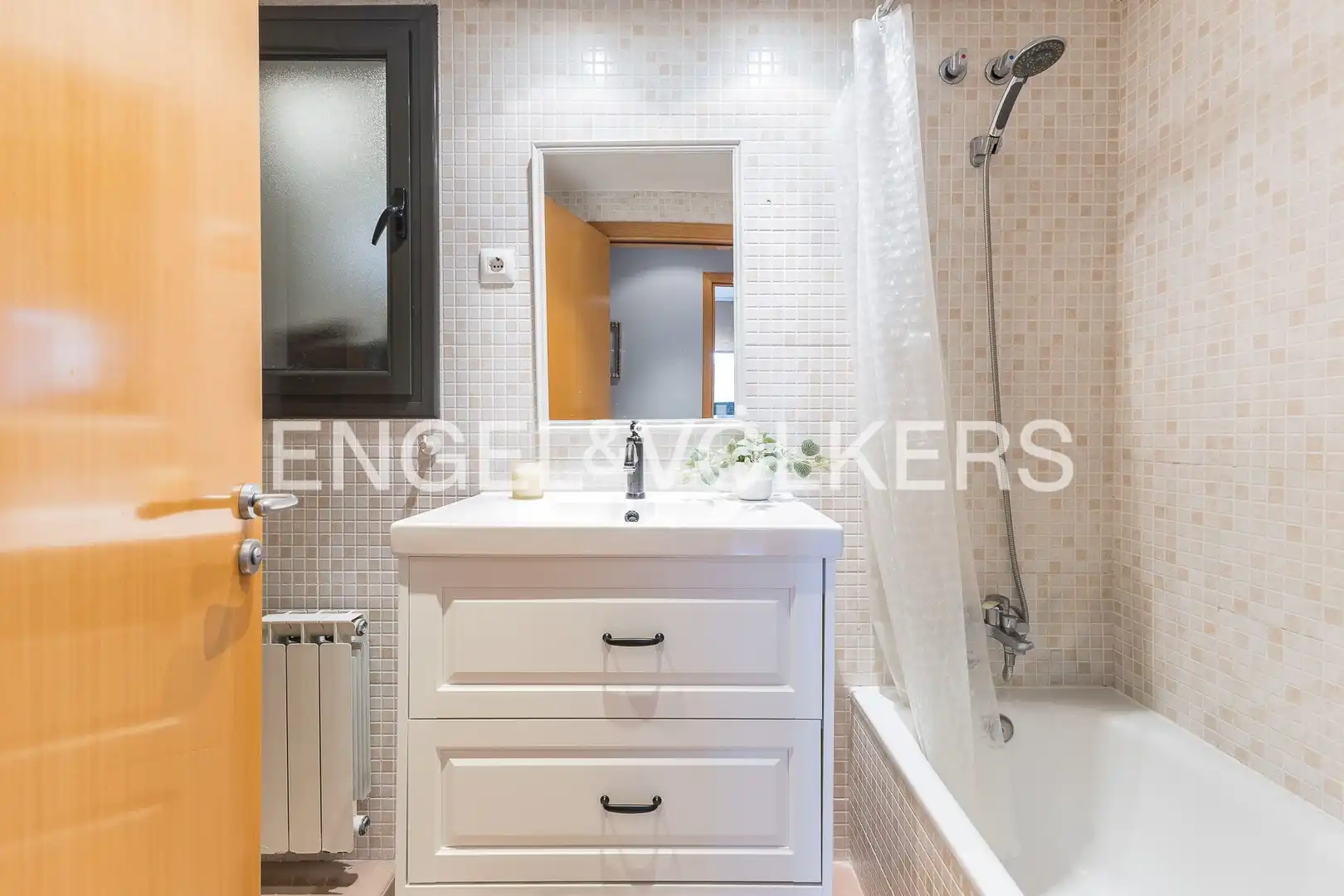 Badezimmer von Wohnung zum Verkauf in Sant Cugat del Vallès mit Klimaanlage, Heizung und Parkett